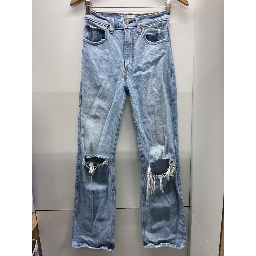 Abercrombie & Fitch The 90s Relaxed Jean High Rise Distressed Light Wash 25 0R